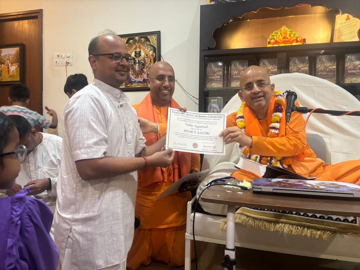 Bhakti Shastri certificate presentation ceremony