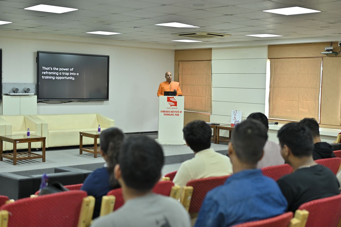 Evolve Pune leadership talk at a management institute