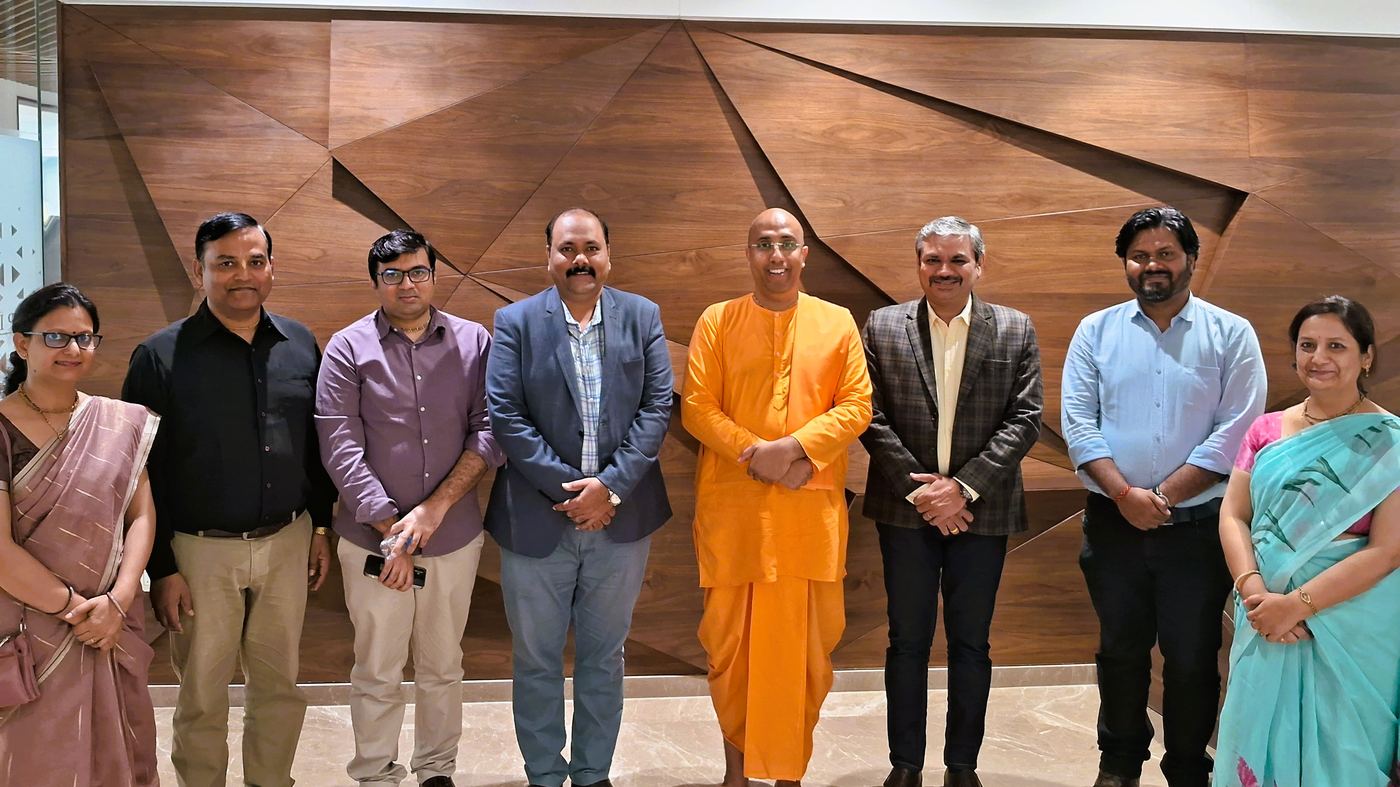 Group photo at an Evolve Pune leadership program