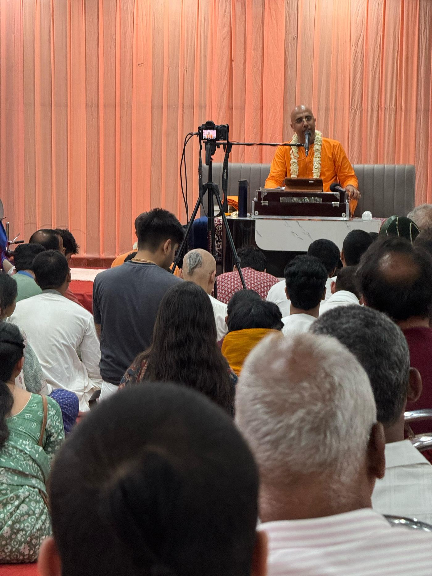 Evolve Pune group discourse during a yatra